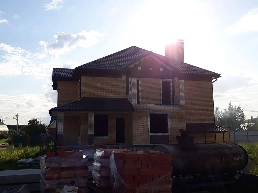 Куровское, металлочерепица GrandLine, кредо велюр 8017, софит Fineber, водосток Grandsystem 8017