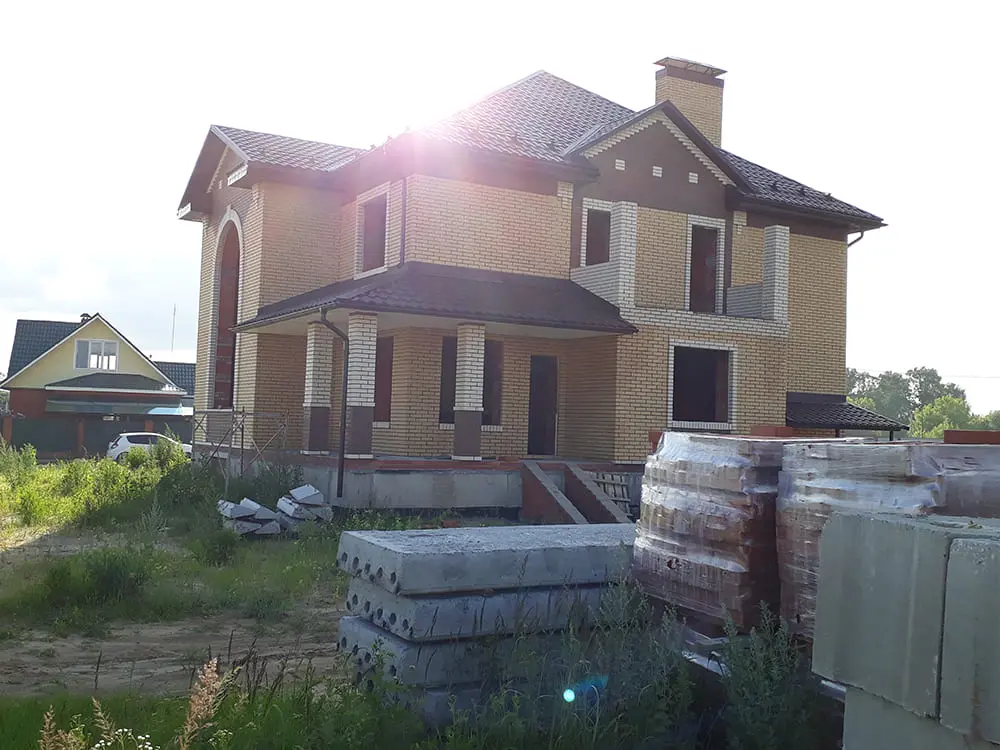 Куровское, металлочерепица GrandLine, кредо велюр 8017, софит Fineber, водосток Grandsystem 8017